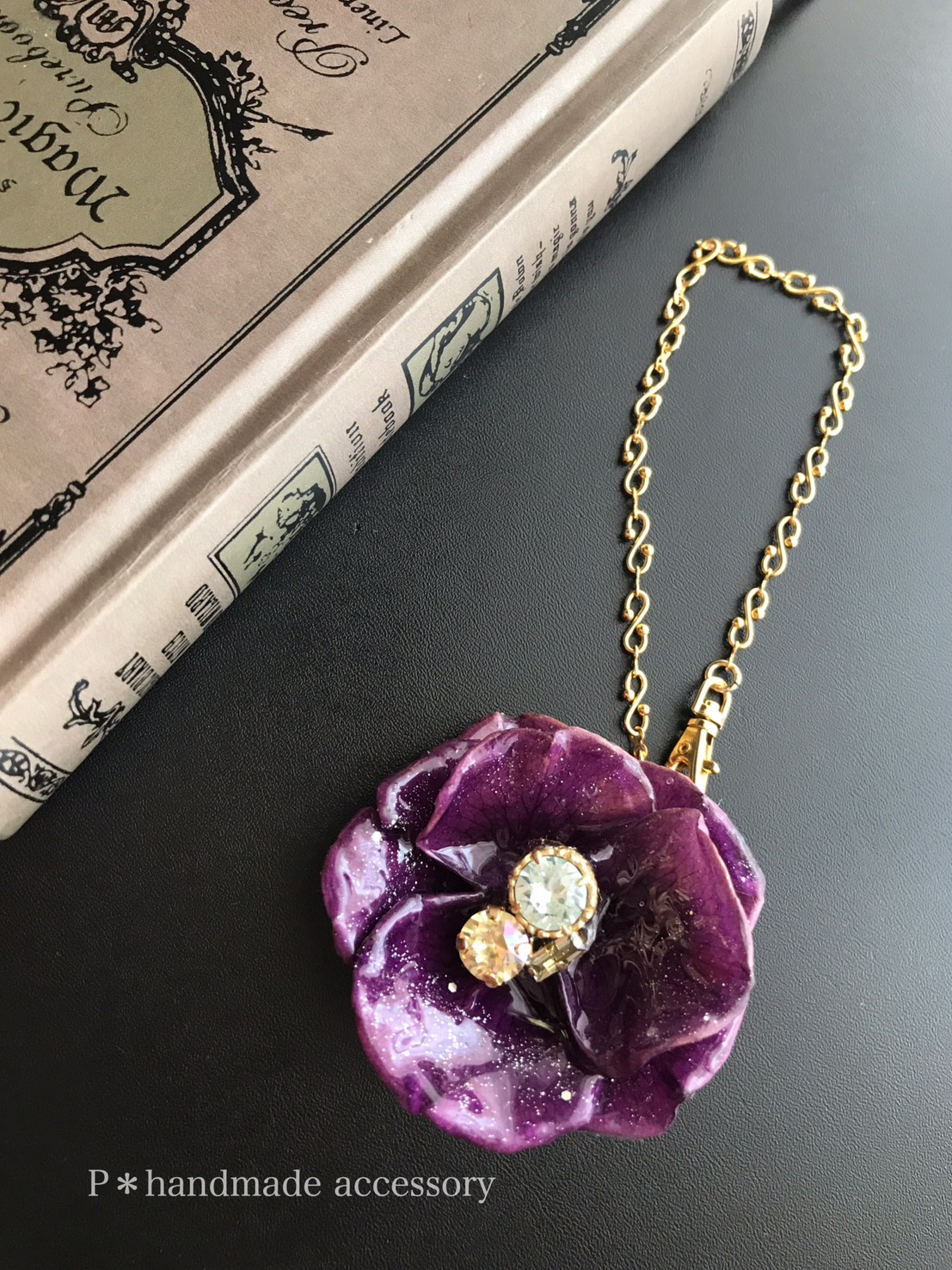 薔薇の花びらバックチャーム_特注品